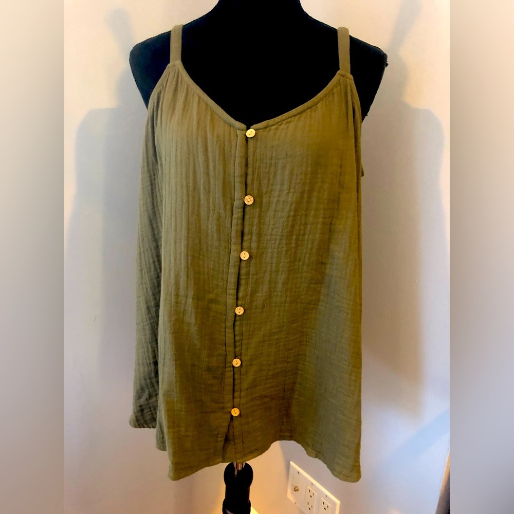 EUC Sonoma Top in Army Green Size XL